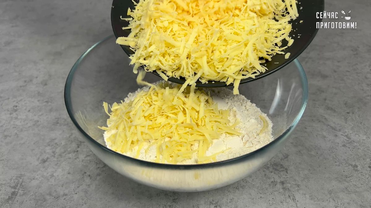 Лепешки с зеленью и сыром на сковороде — простой домашний завтрак