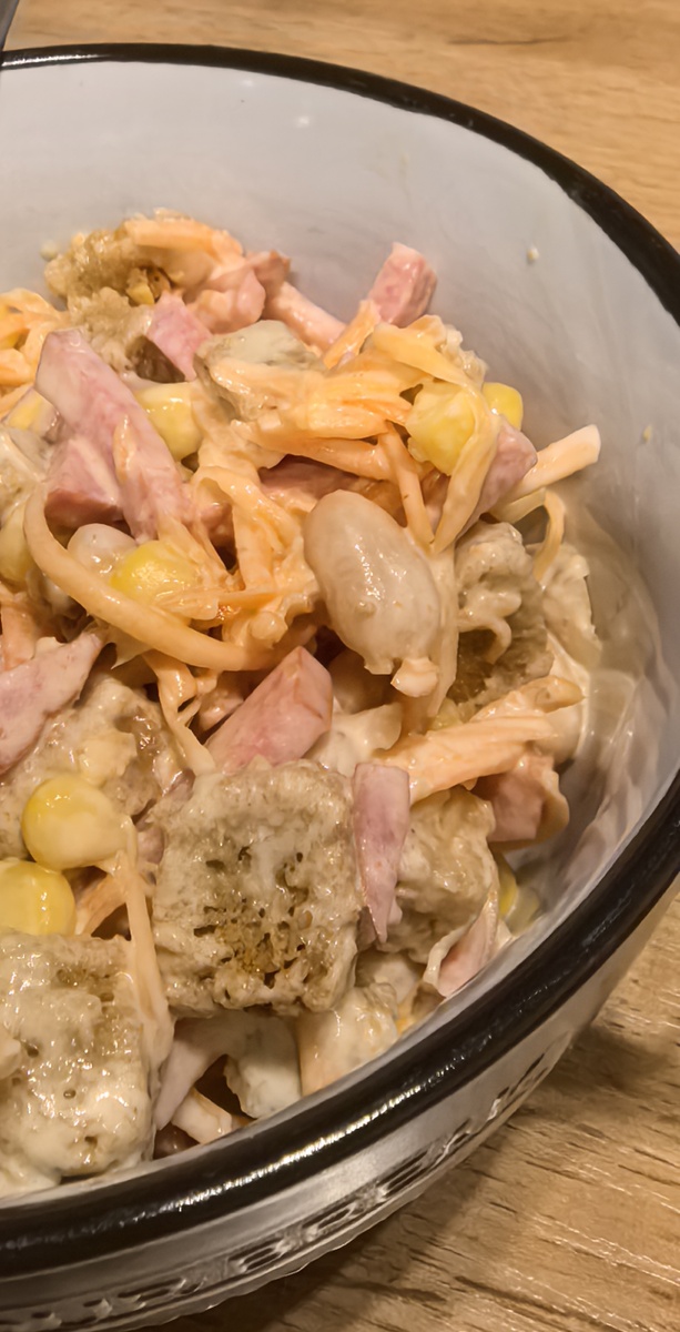 Кулинарная магия из холодильника: как создать салат на скорую руку