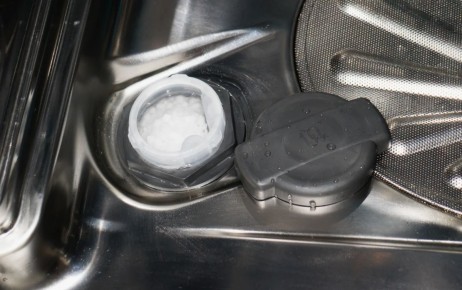 Как поддерживать чистоту и долговечность посудомоечной машины: секреты контроля жесткости воды