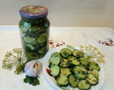 Маринованные огурцы на зиму, которые сохранят аромат свежести