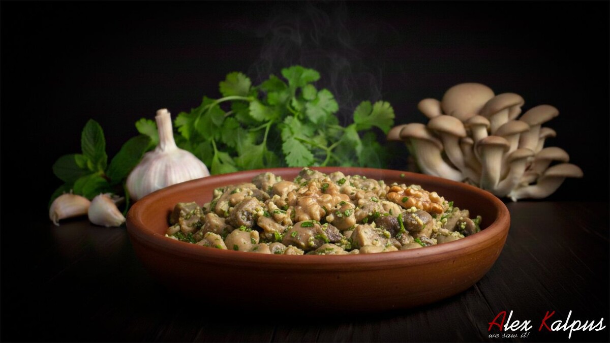 Вешенки с орехами: грузинское блюдо для любого сезона