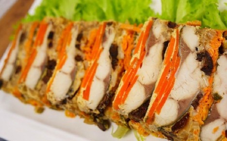 Скумбрия с яйцом и черносливом: как преобразить привычное блюдо в праздник