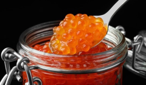 История красной икры: от простого народа до новогоднего деликатеса