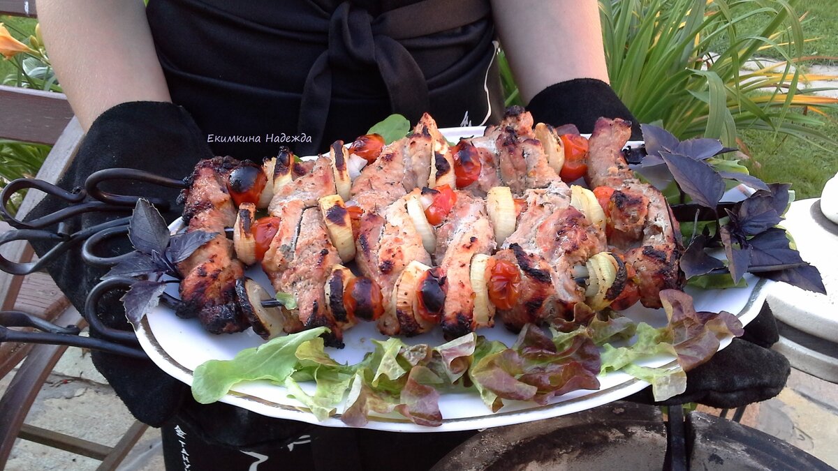 Необычный шашлык: как удивить гостей оригинальным рецептом