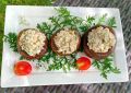 Шампиньоны, фаршированные морепродуктами: изысканная закуска к празднику