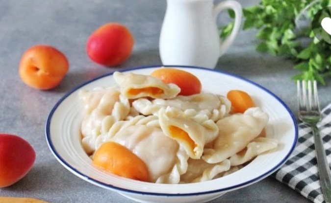 Воздушные вареники с абрикосами: Простой и вкусный рецепт