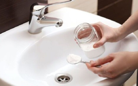 Как сода и уксус могут спасти вашу раковину от засоров