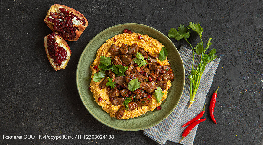 Приготовьте хумус с пряными куриными сердечками