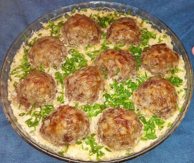 Необычные тефтели в молочно-сырном соусе, которые стоит попробовать