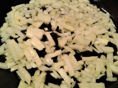 Вкусный несладкий кекс с маслинами и луком: легкий и оригинальный рецепт для вашего стола