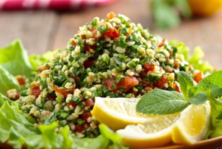 Зеленые богатства с грядки: удивительные рецепты салатов и соусов