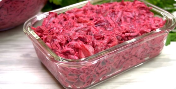 Салат из свеклы: быстрая и сытная закуска на каждый день