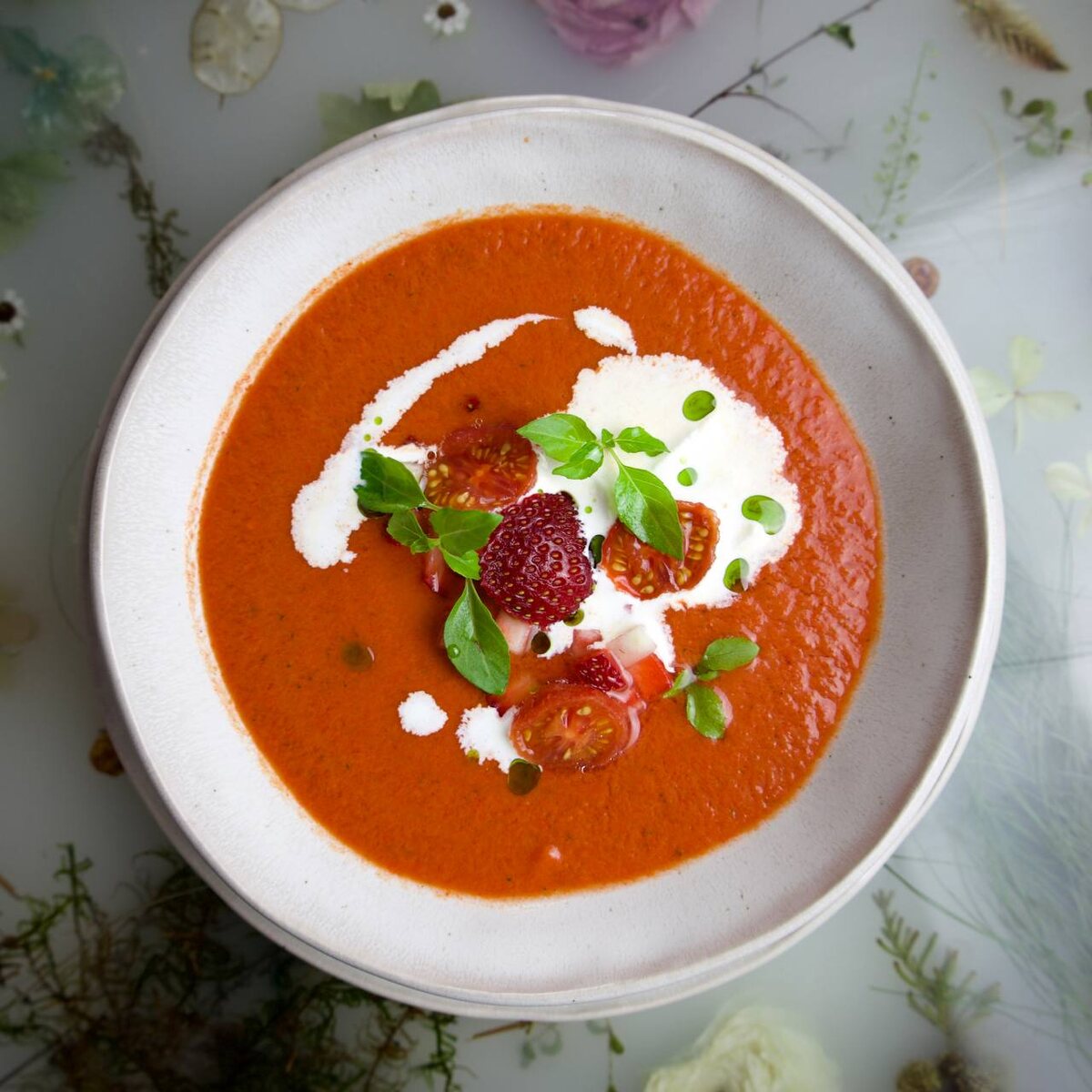 Нежный гаспачо с клубникой: идеальный летний рецепт от шефа