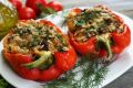 Вкусный ужин: фаршированные перцы с грибами и рисом