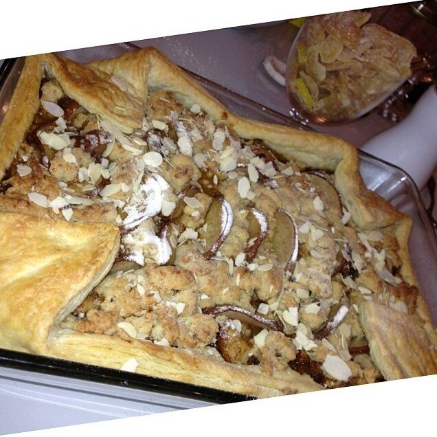 Пирог с карамельными грушами