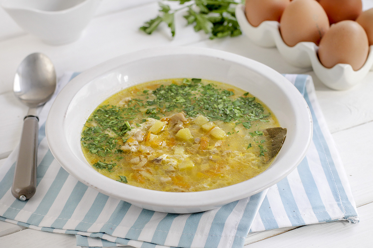 Суп из детства: нежный и согревающий рецепт с курицей и картошкой