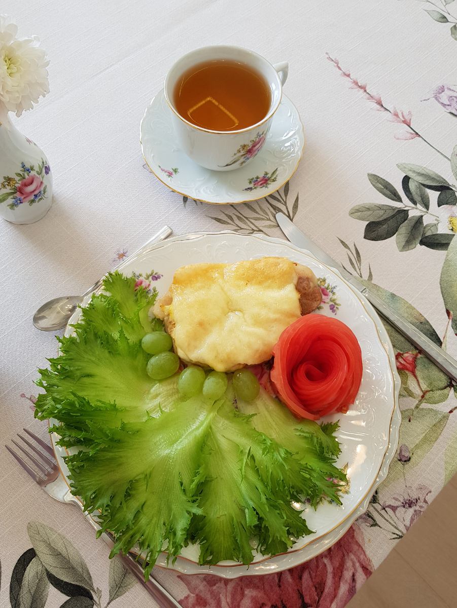 Погружение в вкусовую симфонию: свинина под ананасом и сыром