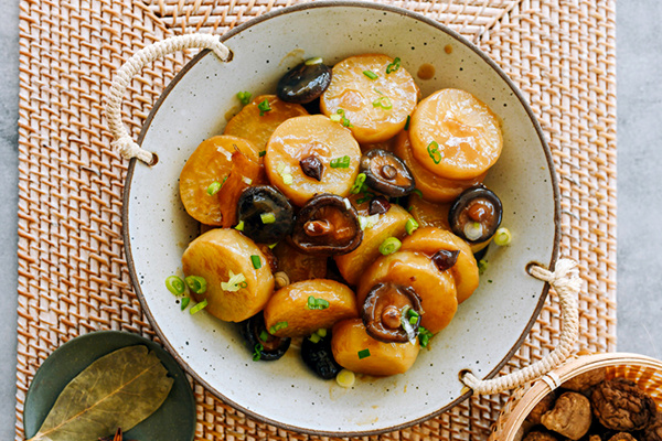 Тушеная дайкон с шиитаке: секреты умами из восточной кухни