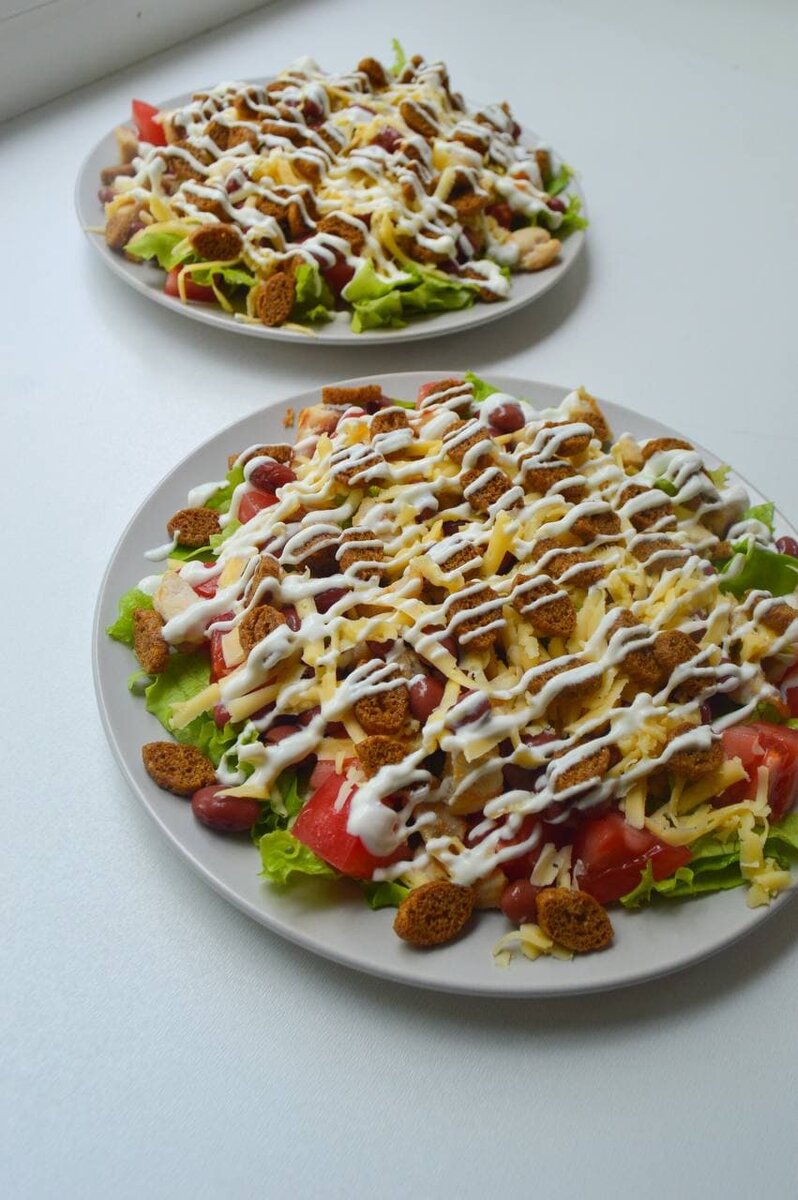 Праздничный салат с красной фасолью