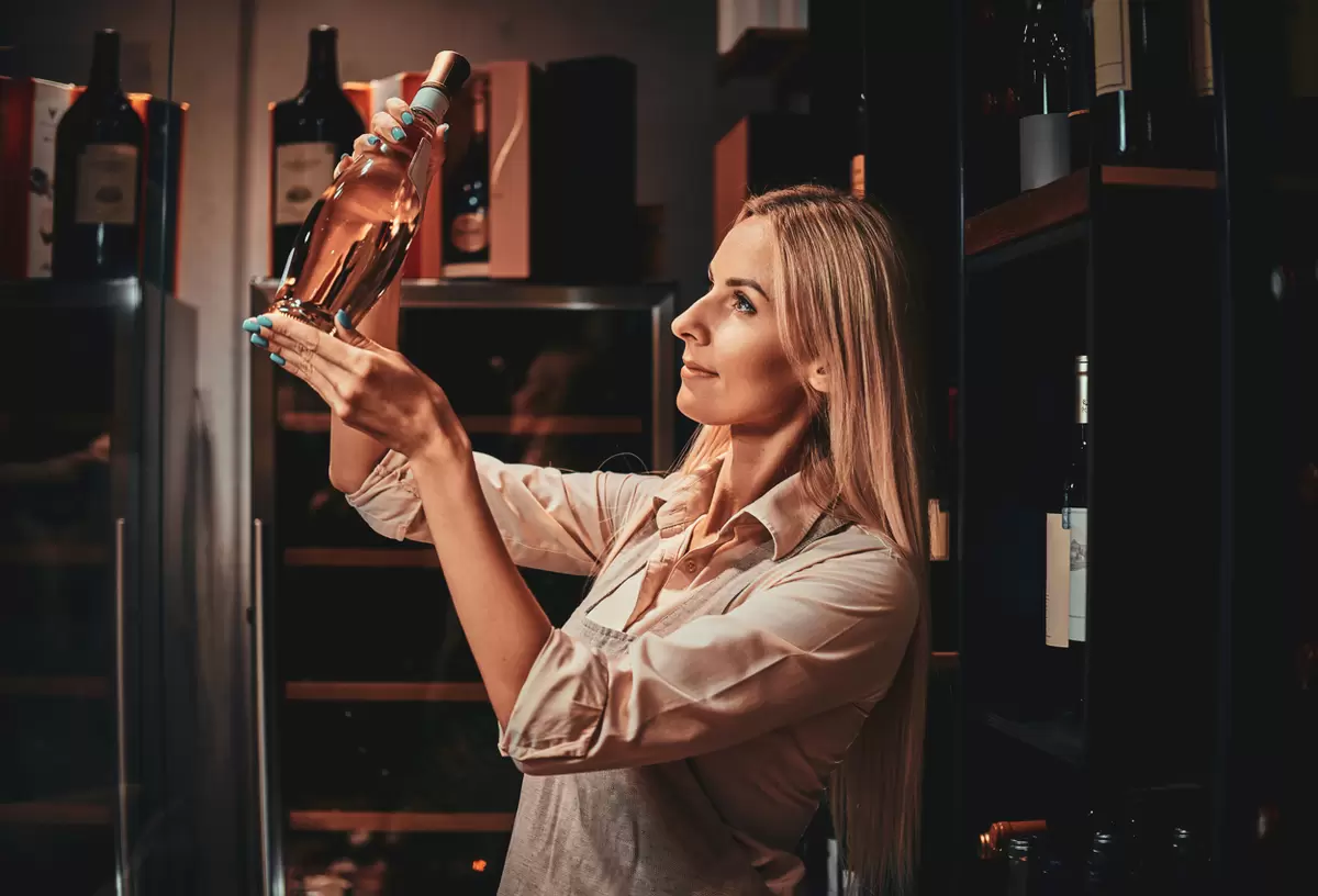 Как выбрать идеальный винный шкаф: важные аспекты и полезные советы