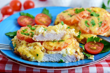 Сочные отбивные с помидорами и сыром: быстрый и вкусный ужин за 30 минут