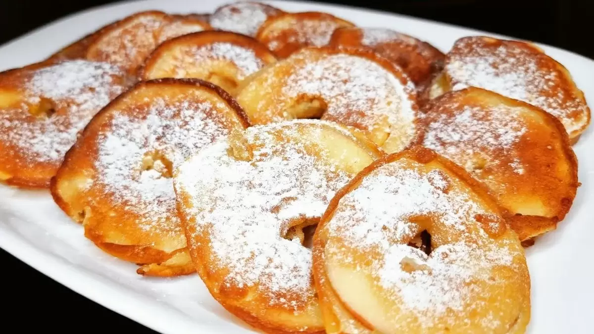 Яблочные кольца в кляре: простое лакомство для семейного чаепития