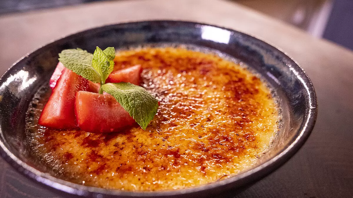 Изысканный ананасовый крем-брюле: ваш новый десерт мечты