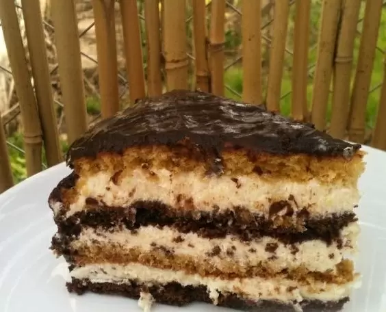 Торт «Птичье молоко» с манкой и лимоном: вкусный десерт для домашних лакомок