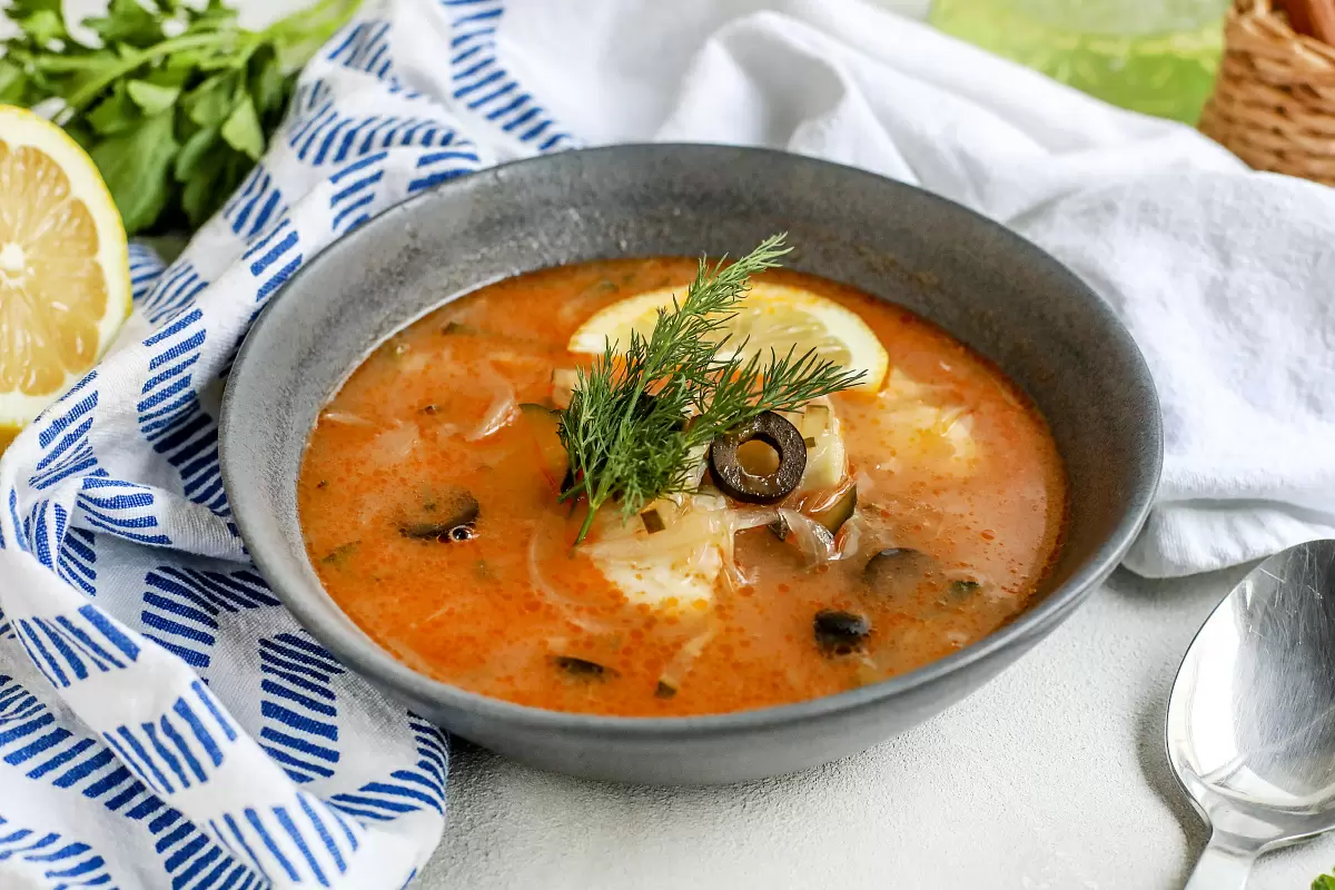 Уникальная рыбная солянка: Рецепт по-сибирски с изюминкой