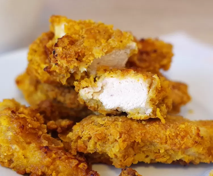 Хрустящие куриные стрипсы: как приготовить дома идеальную закуску