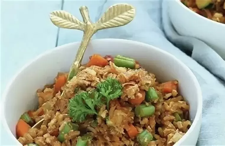 Сытный постный рис с грибами и овощами, который всегда выручит