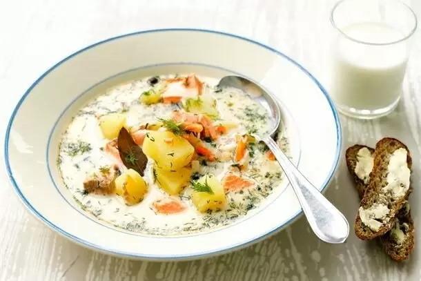 Нежный сливочный суп с лососем