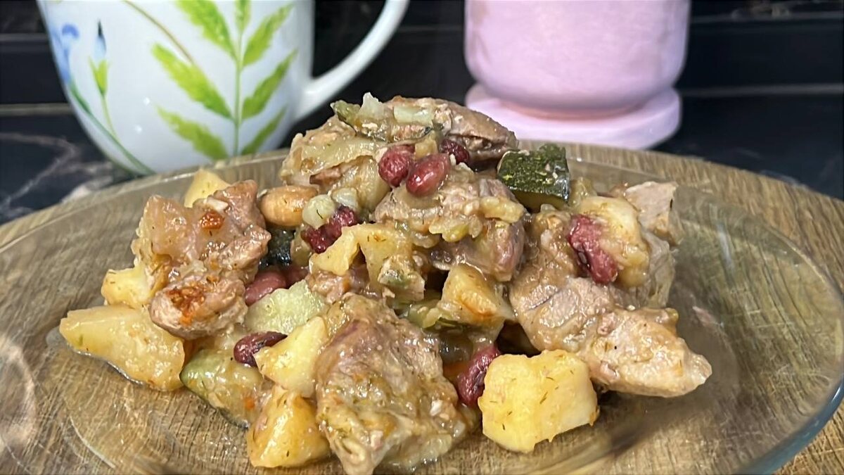 Ужин с легкостью: готовим картофель с мясом и фасолью в мультиварке