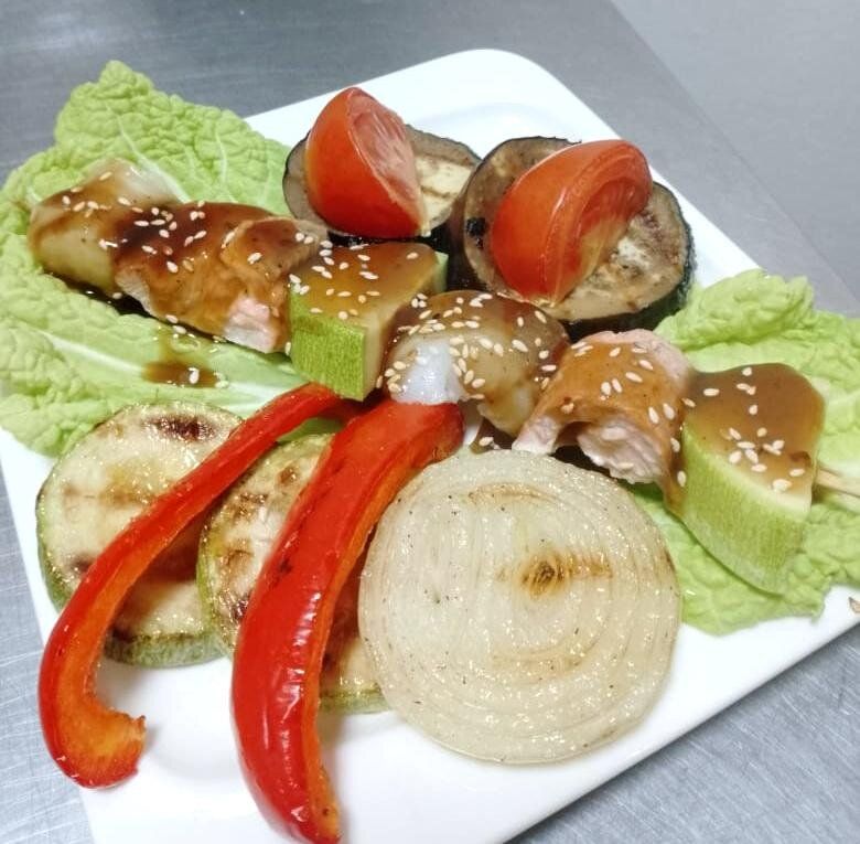 Рецепт рыбного шашлыка с овощами гриль в соусе терияки от шефа