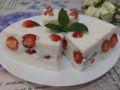 Нежное клубничное желе со сметаной: лёгкий и вкусный десерт для любителей сладкого
