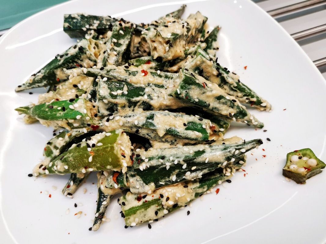 Пике вкусов: жареная бамия с чесночным соусом