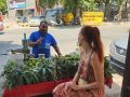 Соковые будни Дели: как на улицах города превращают фрукты в наслаждение