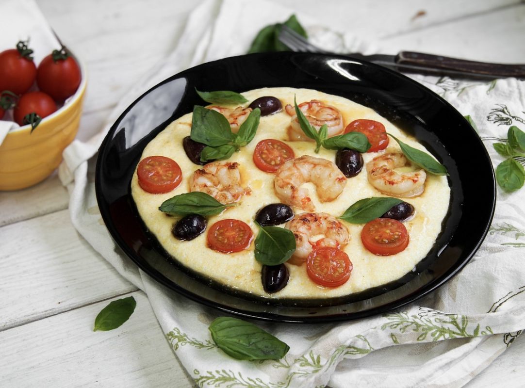 Кремовая полента с креветками: просто и вкусно
