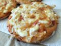 Быстрая и вкусная находка: сырные лепешки на кефире за 10 минут